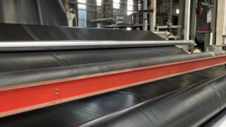 geomembrana de HDPE preta