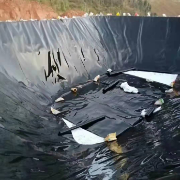 Forro de geomembrana HDPE resistente a perfurações para barreira durável à prova de vazamento em aplicações agrícolas e industriais