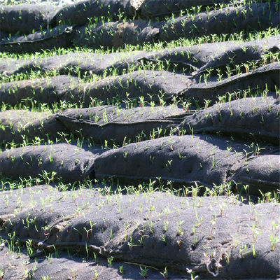 Geotextil não tecido de filamentos macios que assegura uma protecção eficaz da encosta e a retenção do solo nos projectos de estabilização da encosta