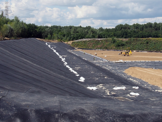 Geomembrana HDPE de alta resistência à tração ≥15MPa Resistência ao rasgo ≥25KN/m