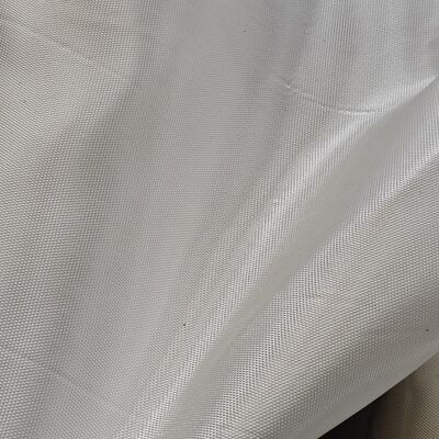 Tecido geotextil tecido industrial concebido para prevenir a erosão do solo e o deslocamento de agregados em aplicações de infraestrutura