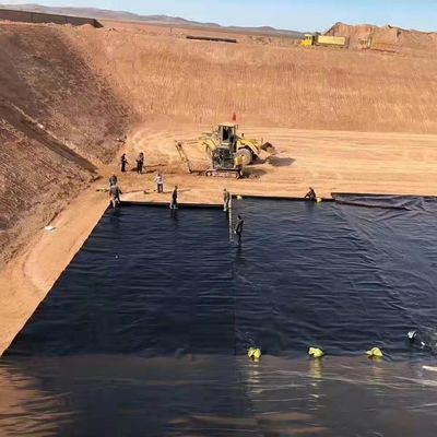 Conteúdo de preto de carbono 2,0-3,0 Por cento HDPE Geomembrana Liner Espessura 0,1-3,0 mm Resistência à perfuração 20N Adequado para aplicações industriais