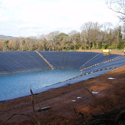 Índice de Oxigênio≥30 Porcento Geomembrana de HDPE Preto Branco Azul Verde Cinza Vermelho Amarelo Material de Revestimento Durável Flexível Impermeável