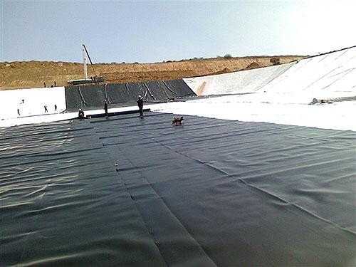 0.1-3.0 mm Espessura Geomembrana com resistência à pressão hidrostática ≥ 1.0Mpa