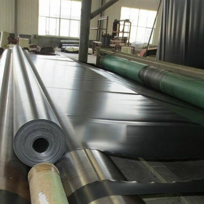 Superfície lisa Geomembrana de HDPE Largura de 1 a 12 metros Projetado para revestimentos de reservatórios e projetos de proteção ambiental